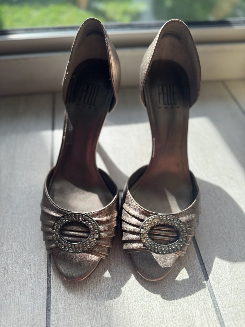 PELLE MODA PEWTER PUMP SIZE 7.5 M